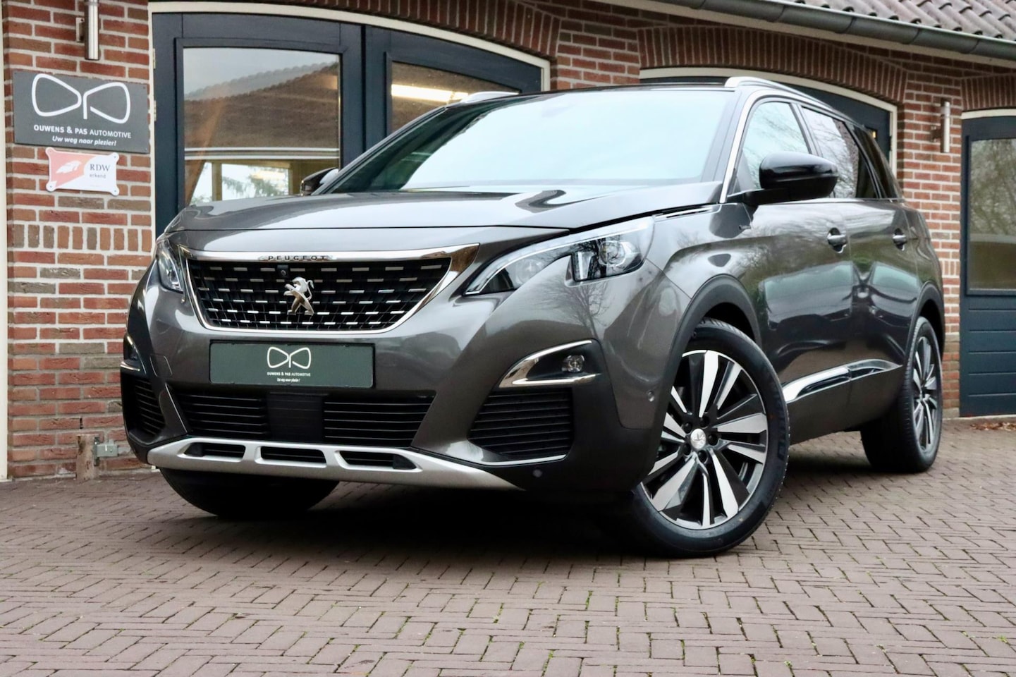 Peugeot 5008 - 1.6 PureTech GT-Line | VOL!! | PANORAMA | LEDER | NAVIGATIE | LED | ACC - AutoWereld.nl