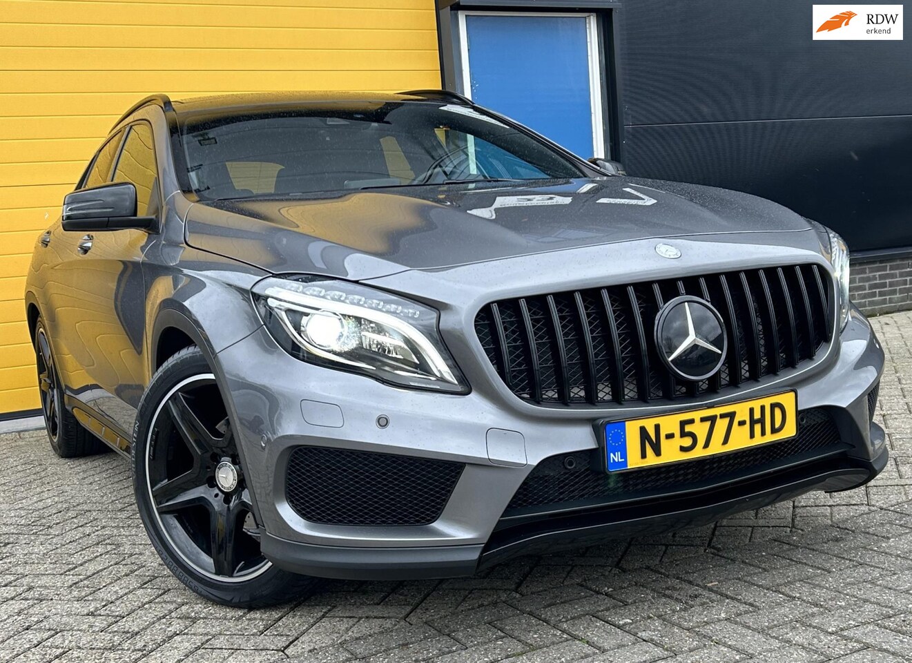 Mercedes-Benz GLA-Klasse - 200 Premium Plus / Aut / 156 Pk / Cruise Control / Sfeerverlichting / Camera / Open Panora - AutoWereld.nl