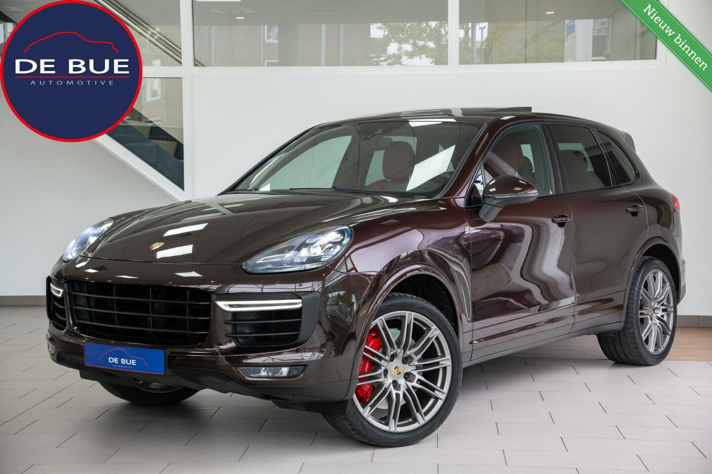 Porsche Cayenne - 4.8 Turbo Exclusive Bi-Color Dealer Onderhouden Mahonie Metallic - AutoWereld.nl