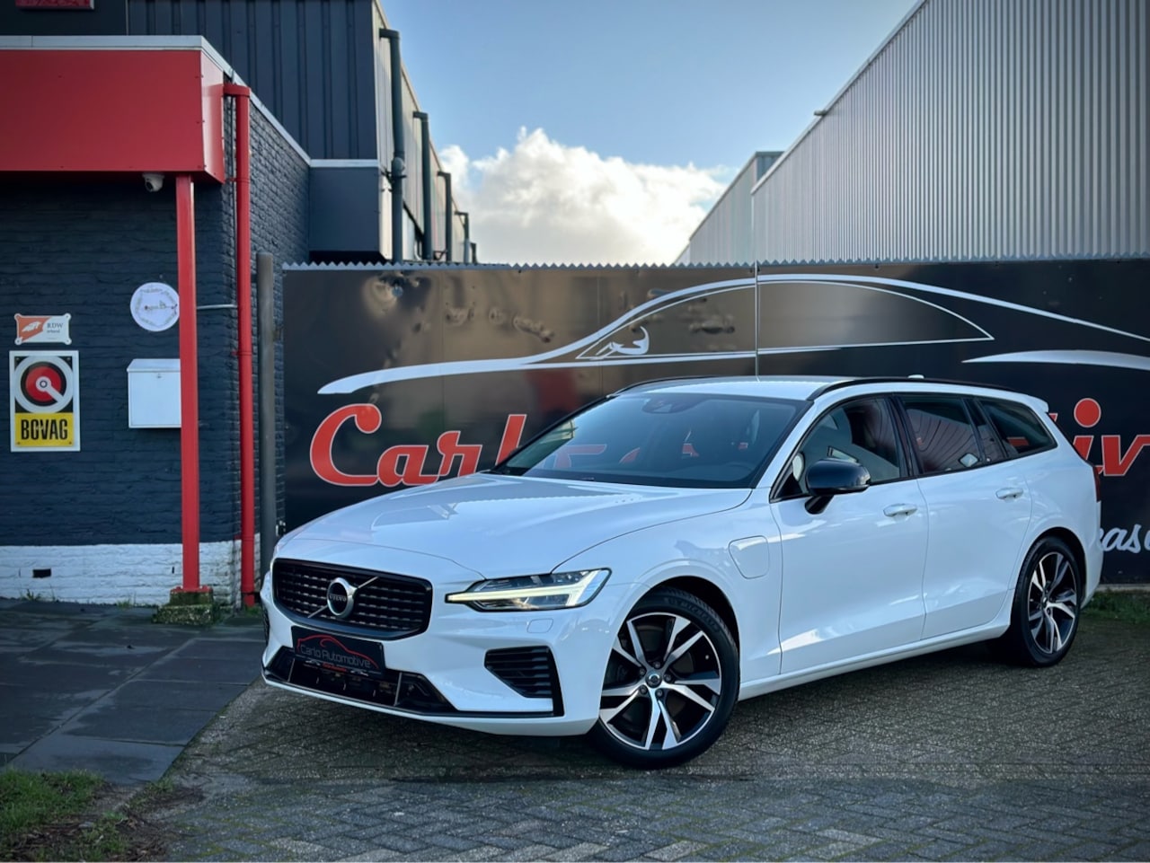 Volvo V60 - kombi V 60 T6 Twin Engine AWD PILOTASS|BLINDSPOT|HK|CAMERA - AutoWereld.nl