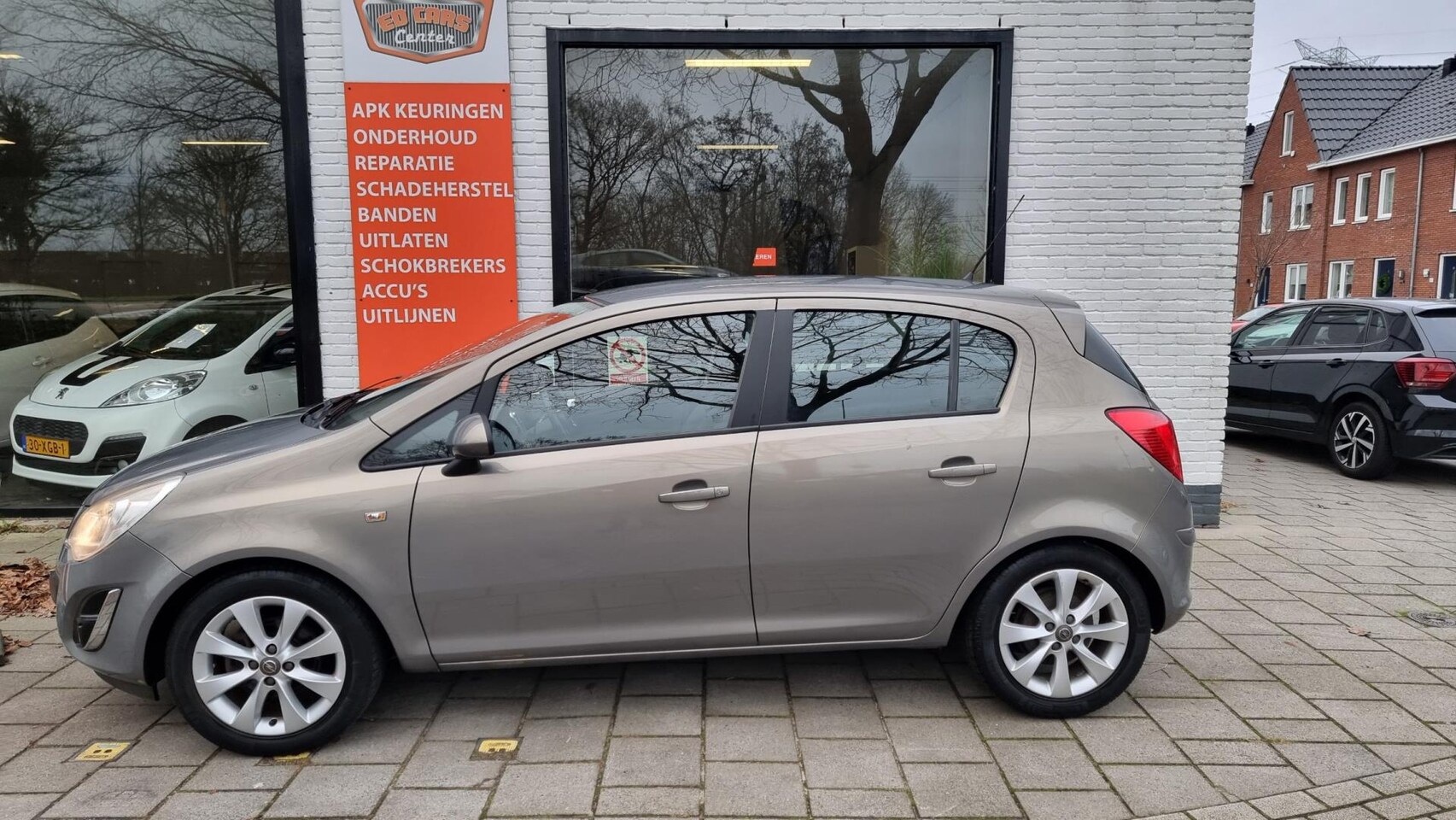 Opel Corsa - 1.2-16V Anniversary Edition 1.2-16V Anniversary Edition - AutoWereld.nl