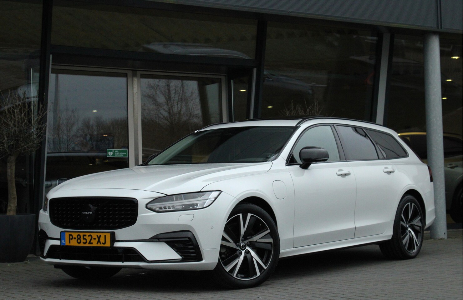 Volvo V90 - T6 Plus Dark Long Range | Luchtvering | Harman/Kardon | 360° Camera | Panoramadak | Memory - AutoWereld.nl