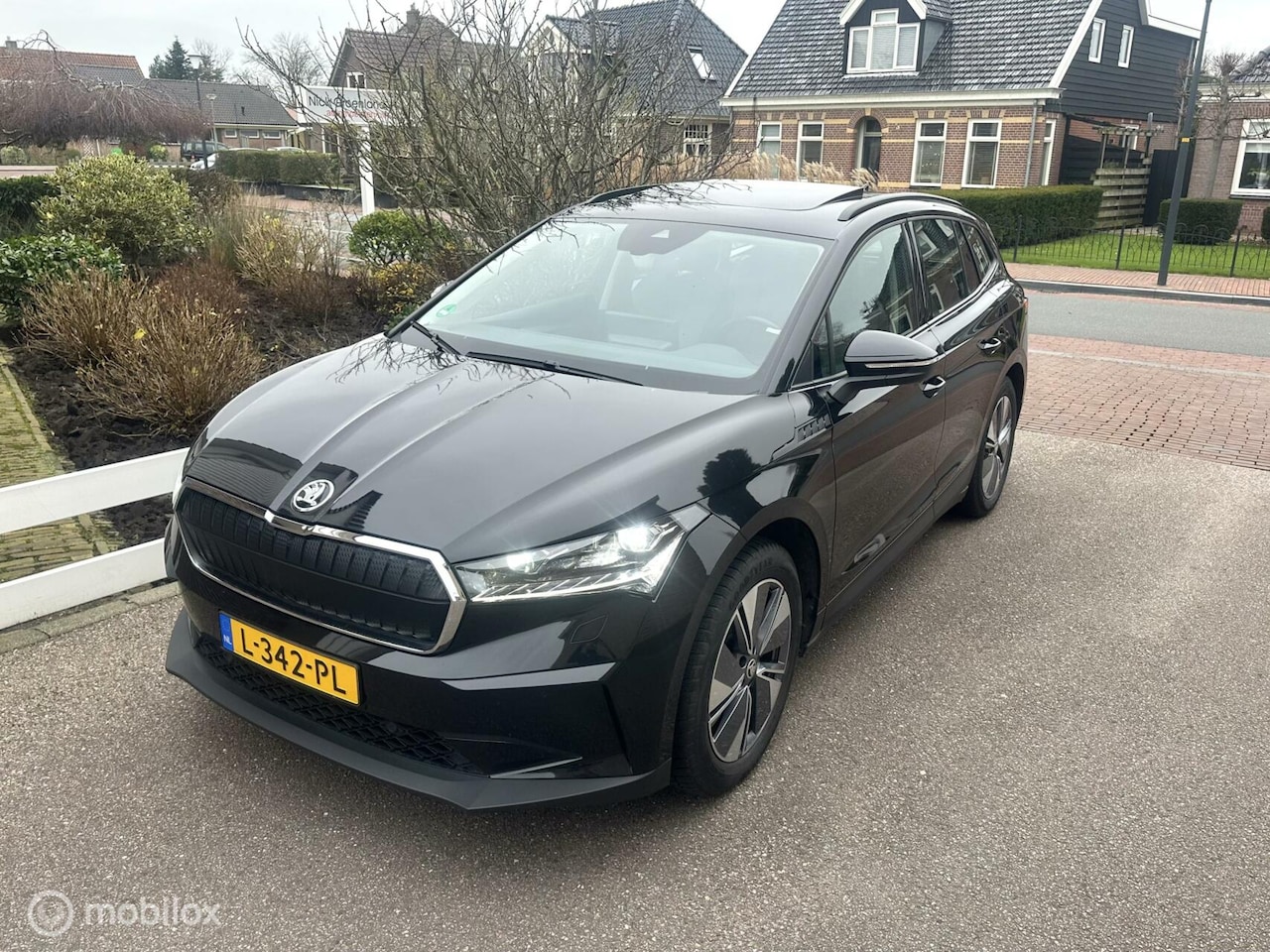 Skoda Enyaq iV - 60 PANORAMADAK ELEKTRISCHE TREKHAAK CAMERA STUUR/STOELVERWARMING DEALER ONDERHOUDEN!! - AutoWereld.nl