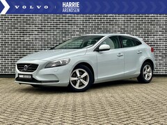 Volvo V40 - 2.0 T2 Momentum | Navigatie | Parkeersensoren | Xenon | Stoelverwarming