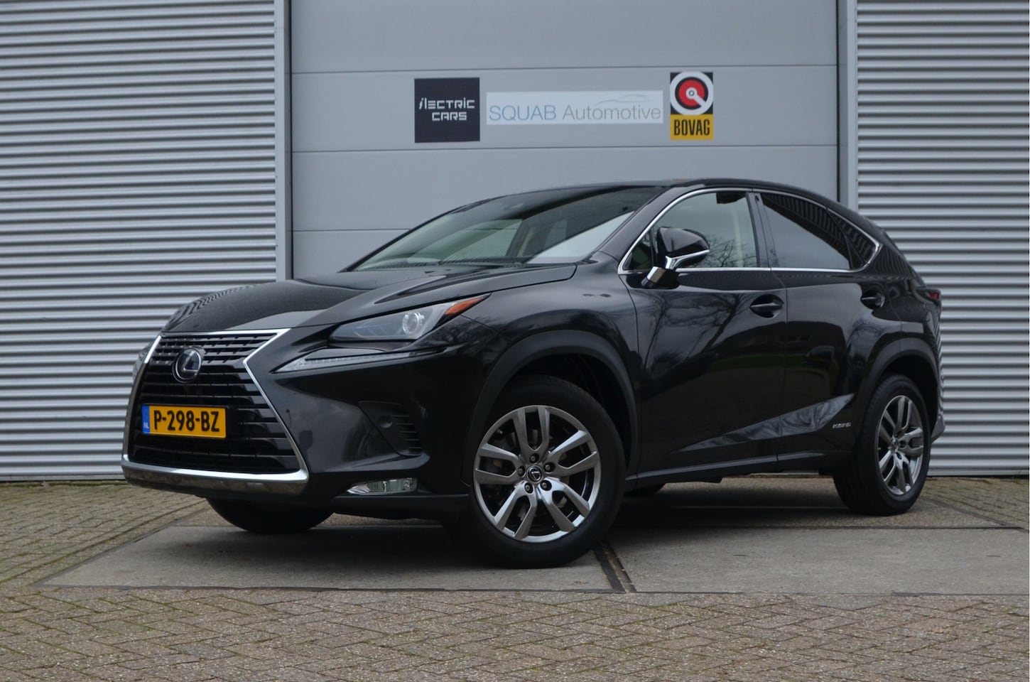 Lexus NX - 300h AWD F Sport Line Pano, 18" Alu, Trekhaak - AutoWereld.nl