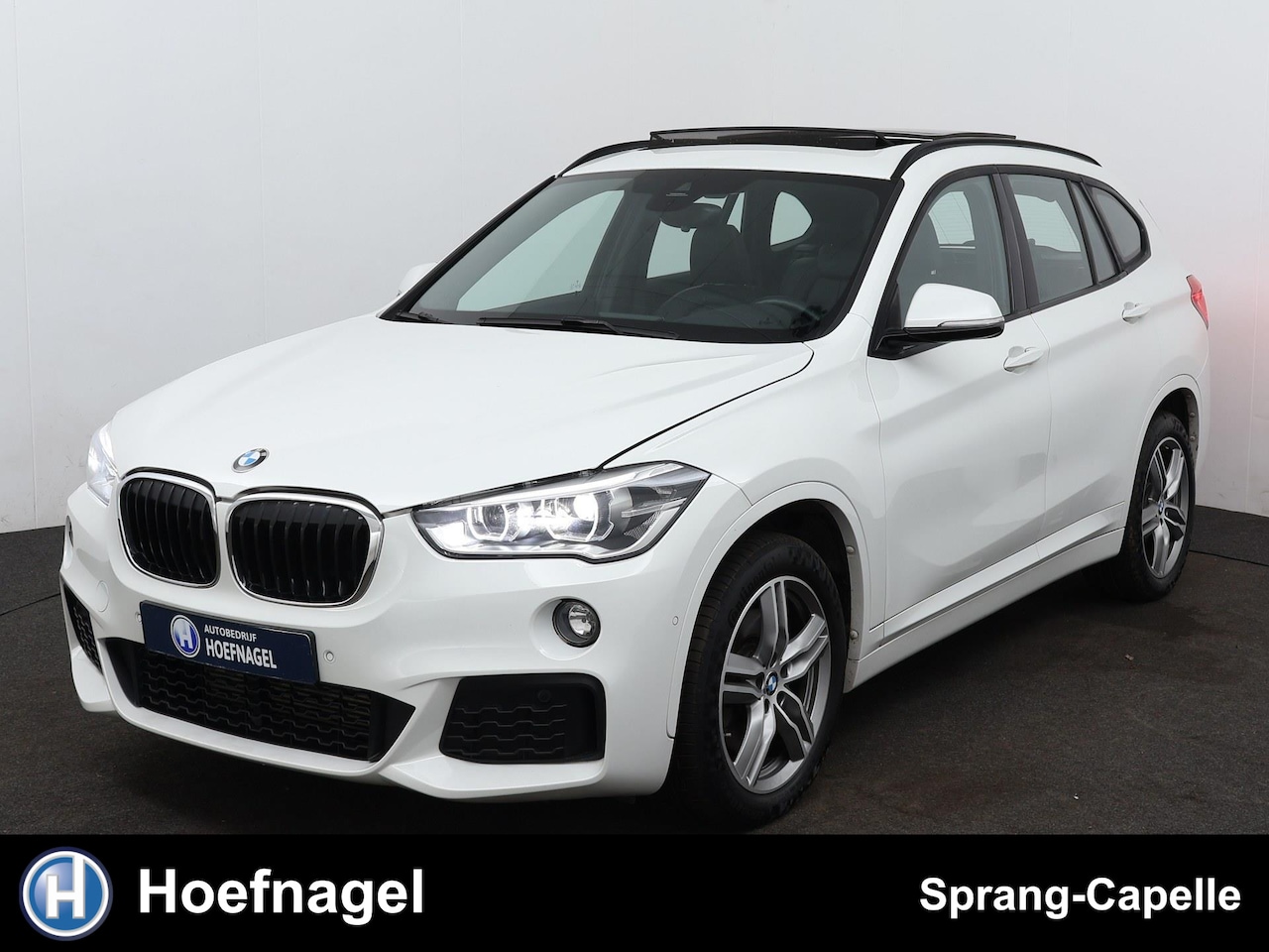 BMW X1 - XDrive20i M Sport | Panodak | Adapt.Cruise | HarmanKardon - AutoWereld.nl