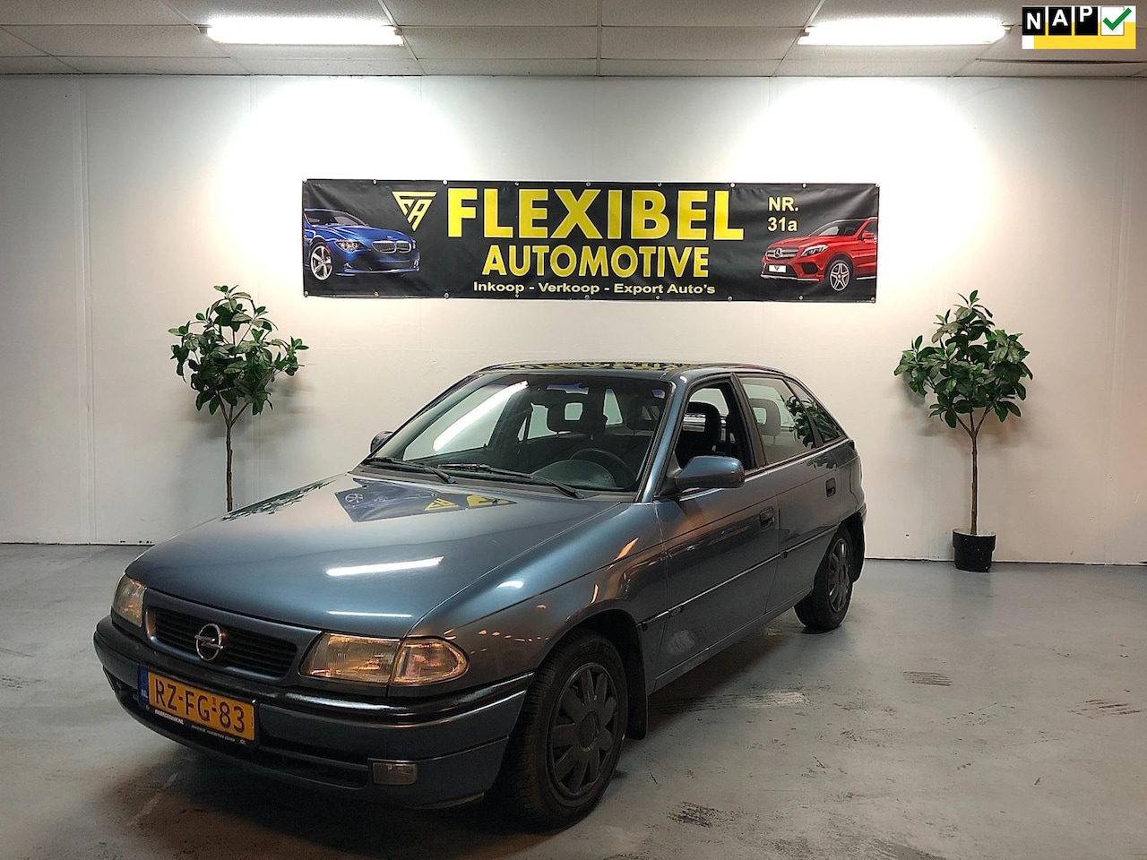 Opel Astra - 1.6i / Airco / StuurBkr / Trekhaak / 5-Deurs / - AutoWereld.nl