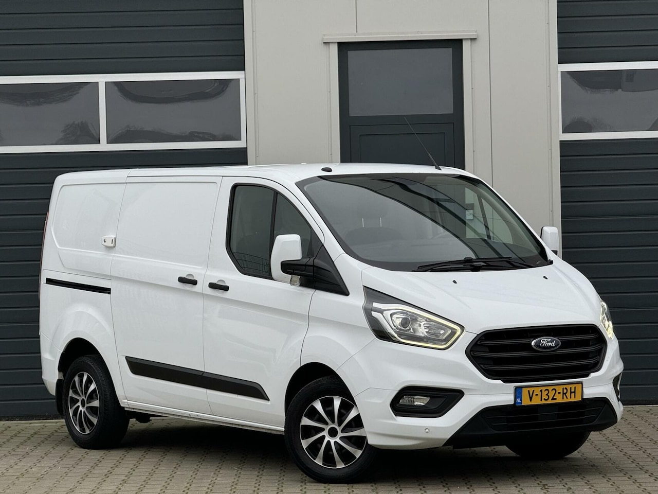 Ford Transit Custom - 300 2.0 TDCI L1H1 Limited / Automaat NAP - AutoWereld.nl