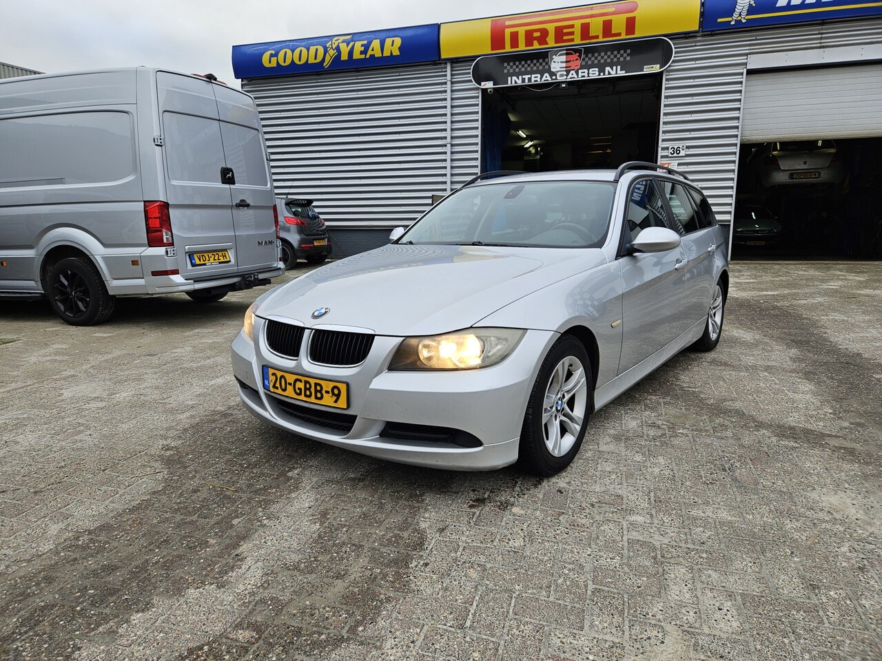 BMW 3-serie Touring - 318i Executive 6 Vers. Goed rijdende en zeer nette ruime gezinsauto, Airco, Electr pakket, - AutoWereld.nl