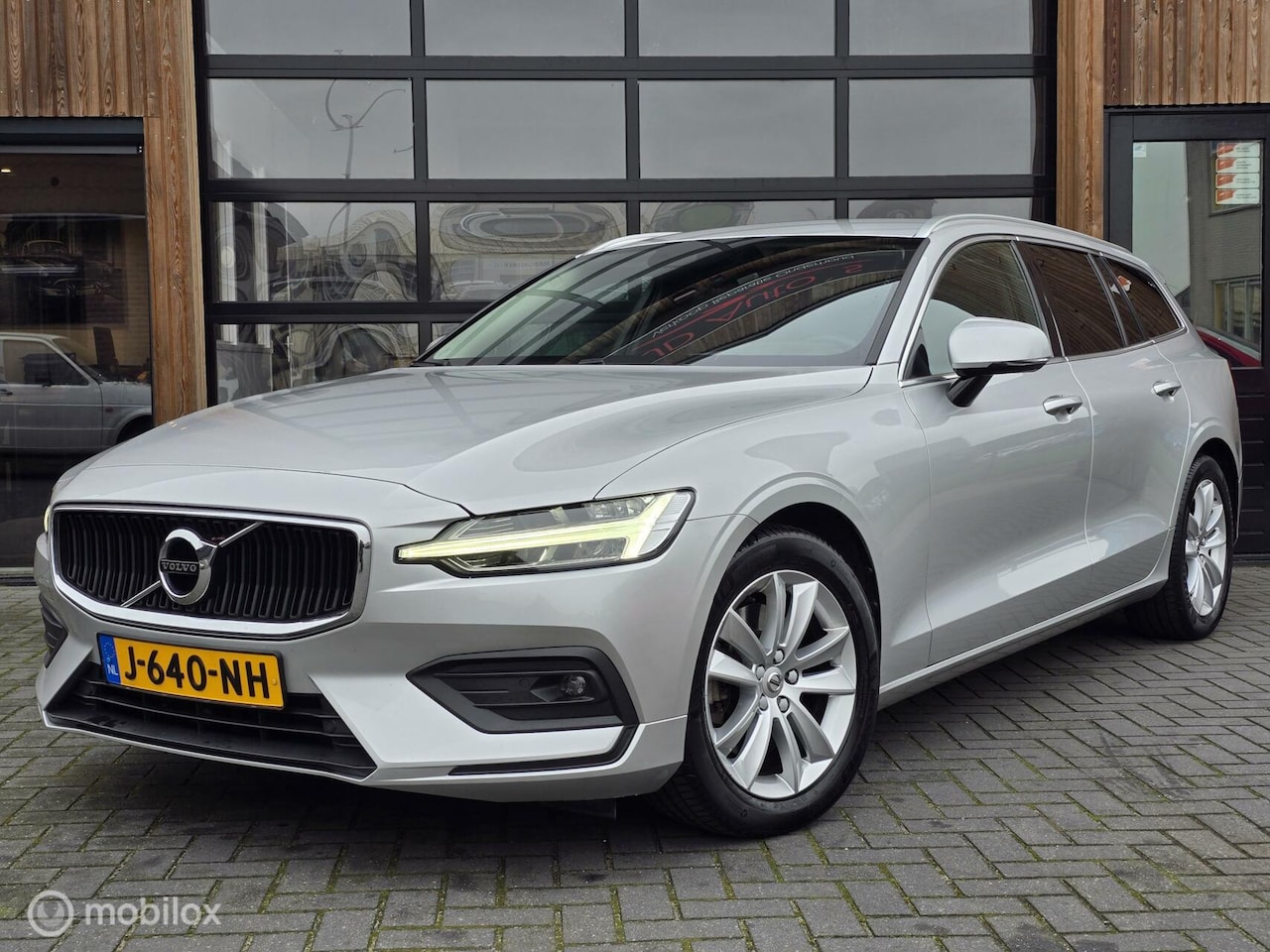 Volvo V60 - 2.0 B3 ACC PILOT ASSIST BLIS CARPLAY NAVI BTW - AutoWereld.nl