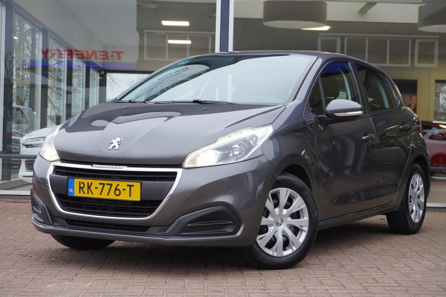 Peugeot 208 - 1.2 PureTech Active 5deurs | Airco | Navigatie | Elek. pakket | 2018 | PDC | Inruil mogeli - AutoWereld.nl