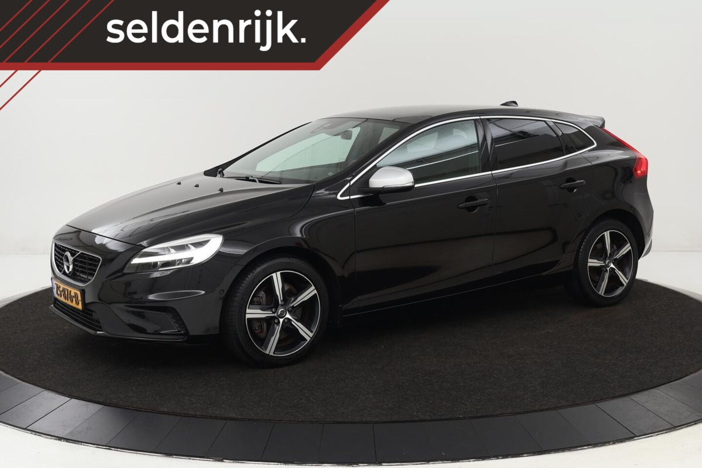 Volvo V40 - 1.5 T3 Polar+ Sport | Panoramadak | Harman/Kardon | Stoelverwarming | Camera | Leder/alcan - AutoWereld.nl