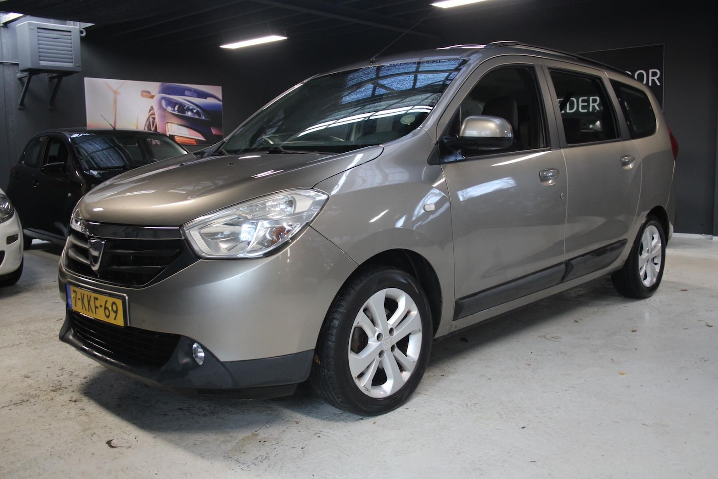 Dacia Lodgy - 1.2 TCe Prestige /7PERSOONS/APK/NAP/AIRCO - AutoWereld.nl