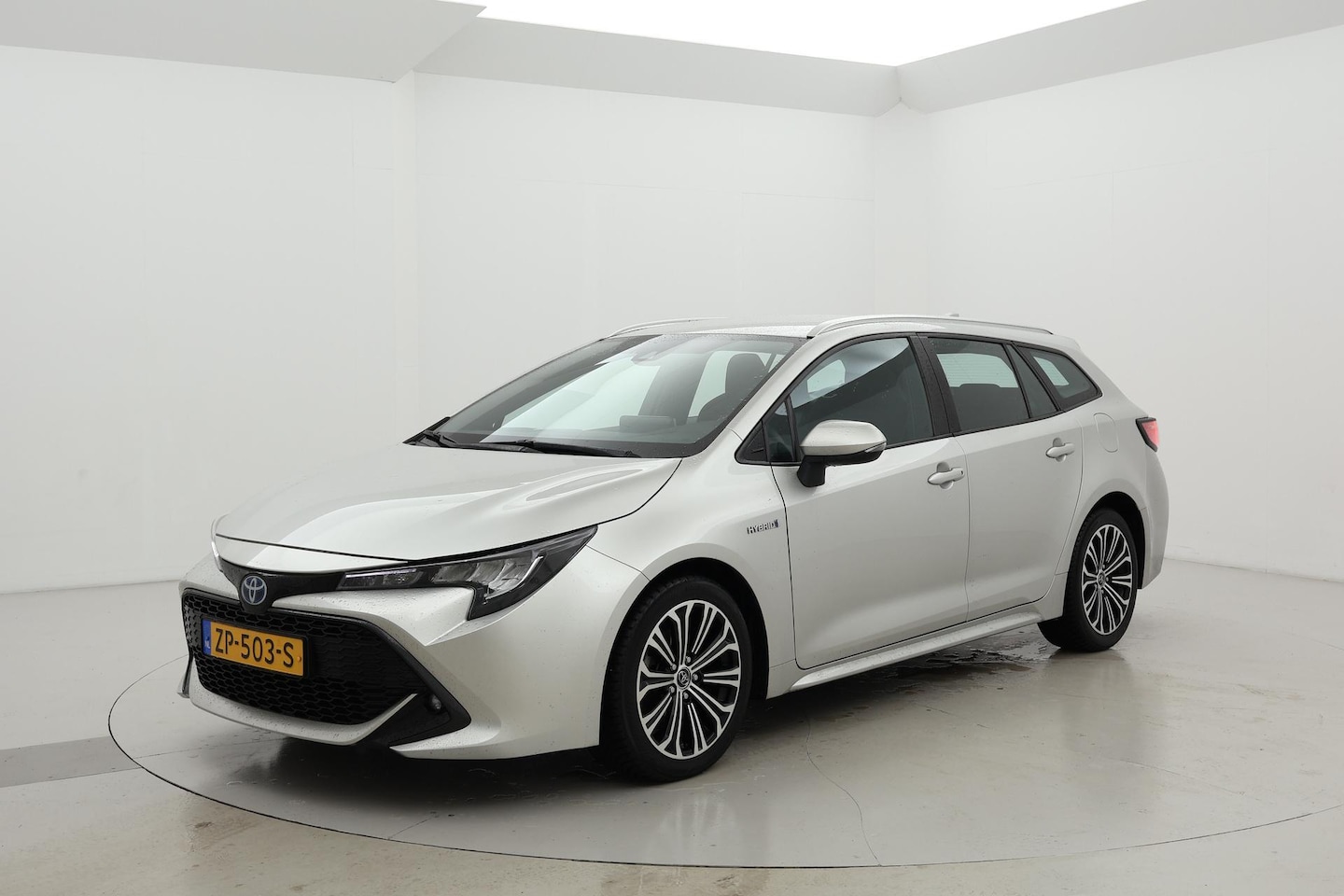 Toyota Corolla Touring Sports - 1.8 Hybrid First Edition Navigatie Automaat - AutoWereld.nl