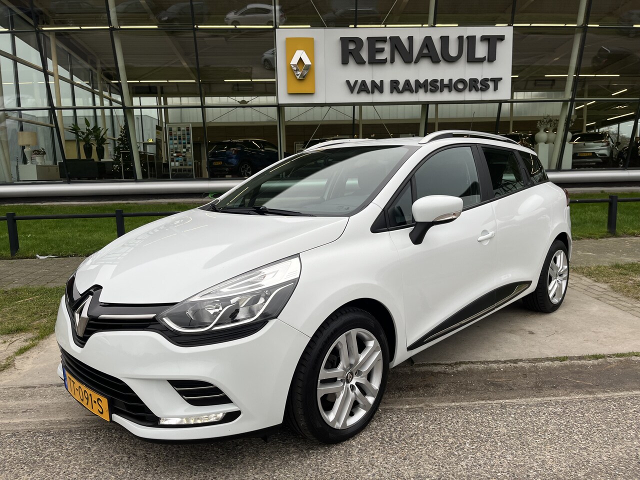 Renault Clio Estate - 1.5 dCi Ecoleader Zen / Cruise / Airco / PDC Achter / DAB / - AutoWereld.nl