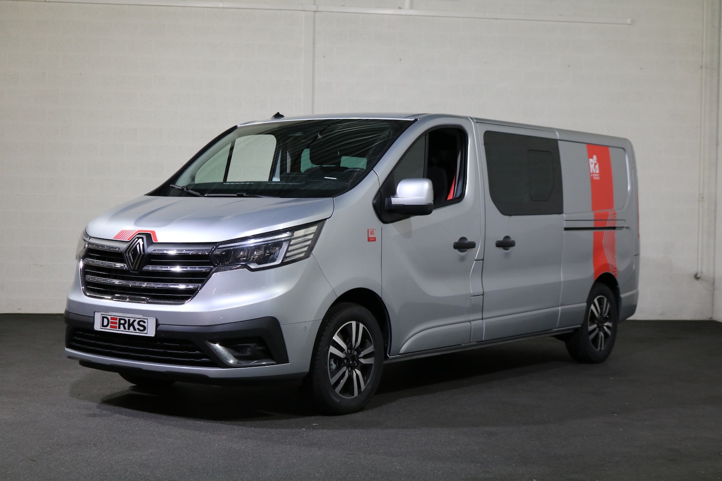 Renault Trafic - 2.0 dCi 170pk DC Automaat Airco Navigatie Camera Trekhaak Facelift - AutoWereld.nl