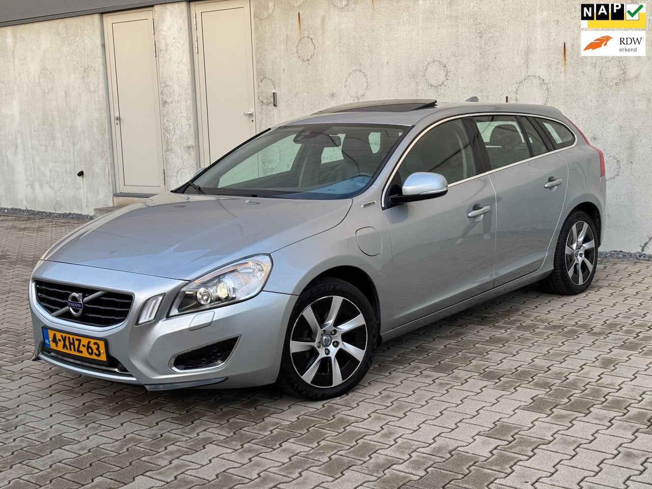 Volvo V60 - 2.4 D6 AWD Plug-In Summum BTW Leer Dak Vol opties - AutoWereld.nl