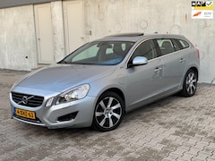 Volvo V60 - 2.4 D6 AWD Plug-In Summum BTW Leer Dak Vol opties