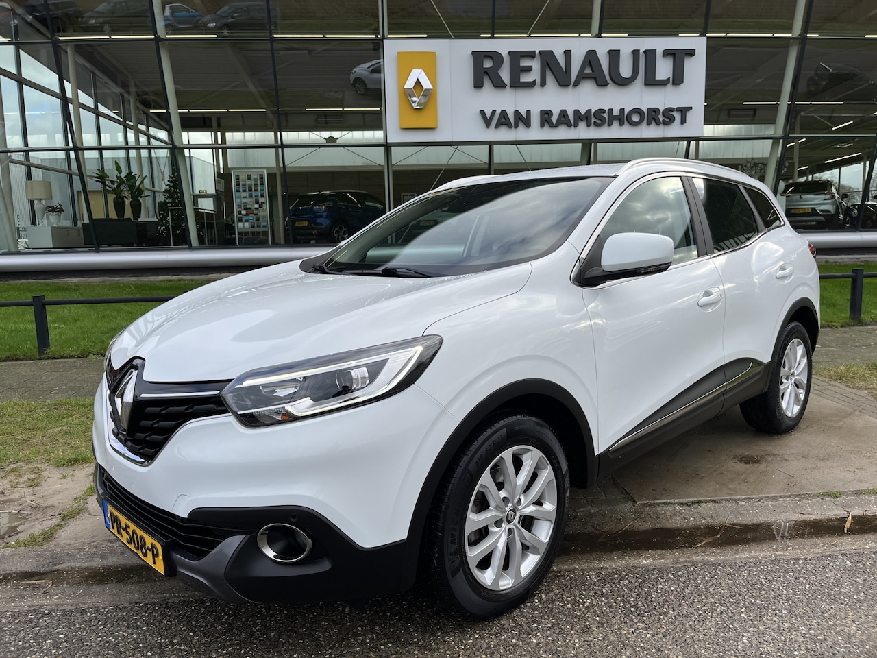 Renault Kadjar - 1.2 TCe Intens / Automaat / Trekhaak / 130 PK / Keyless / PDC V+A / Climate / LMV / Navi / - AutoWereld.nl