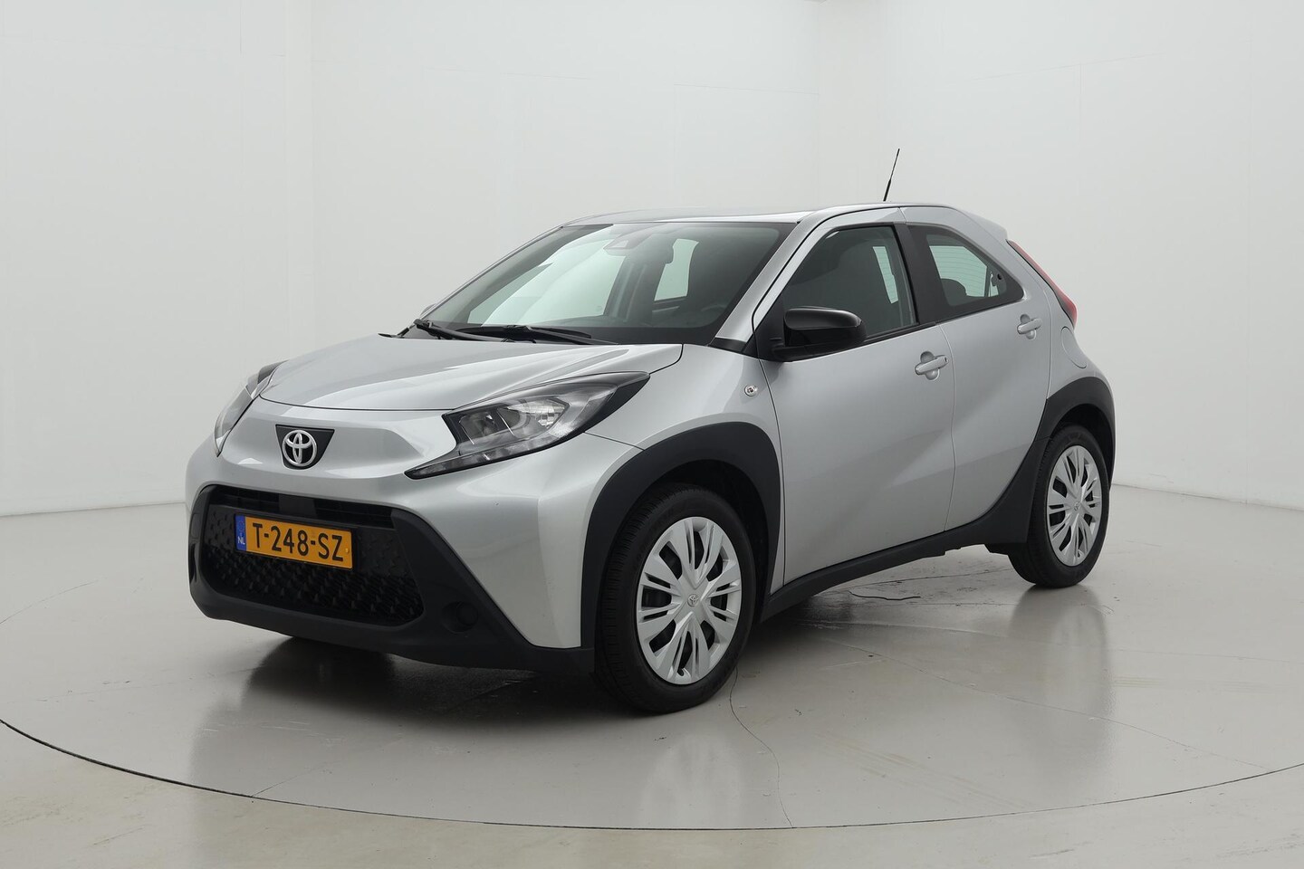 Toyota Aygo X - 1.0 VVT-i MT play Apple\Android 5drs - AutoWereld.nl