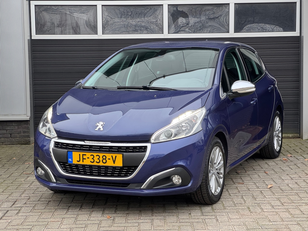 Peugeot 208 - 1.2 PureTech Blue Executive Navi, PDC, Cruise, Climate Control, NAP - AutoWereld.nl