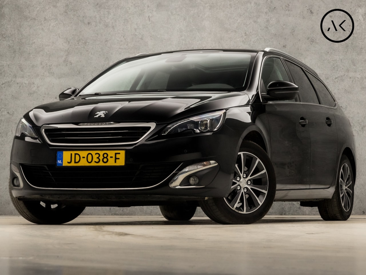 Peugeot 308 SW - 1.2 PureTech Premium Sport Automaat (PANORAMADAK, NAVIGATIE, CAMERA, LED KOPLAMPEN, CLIMAT - AutoWereld.nl