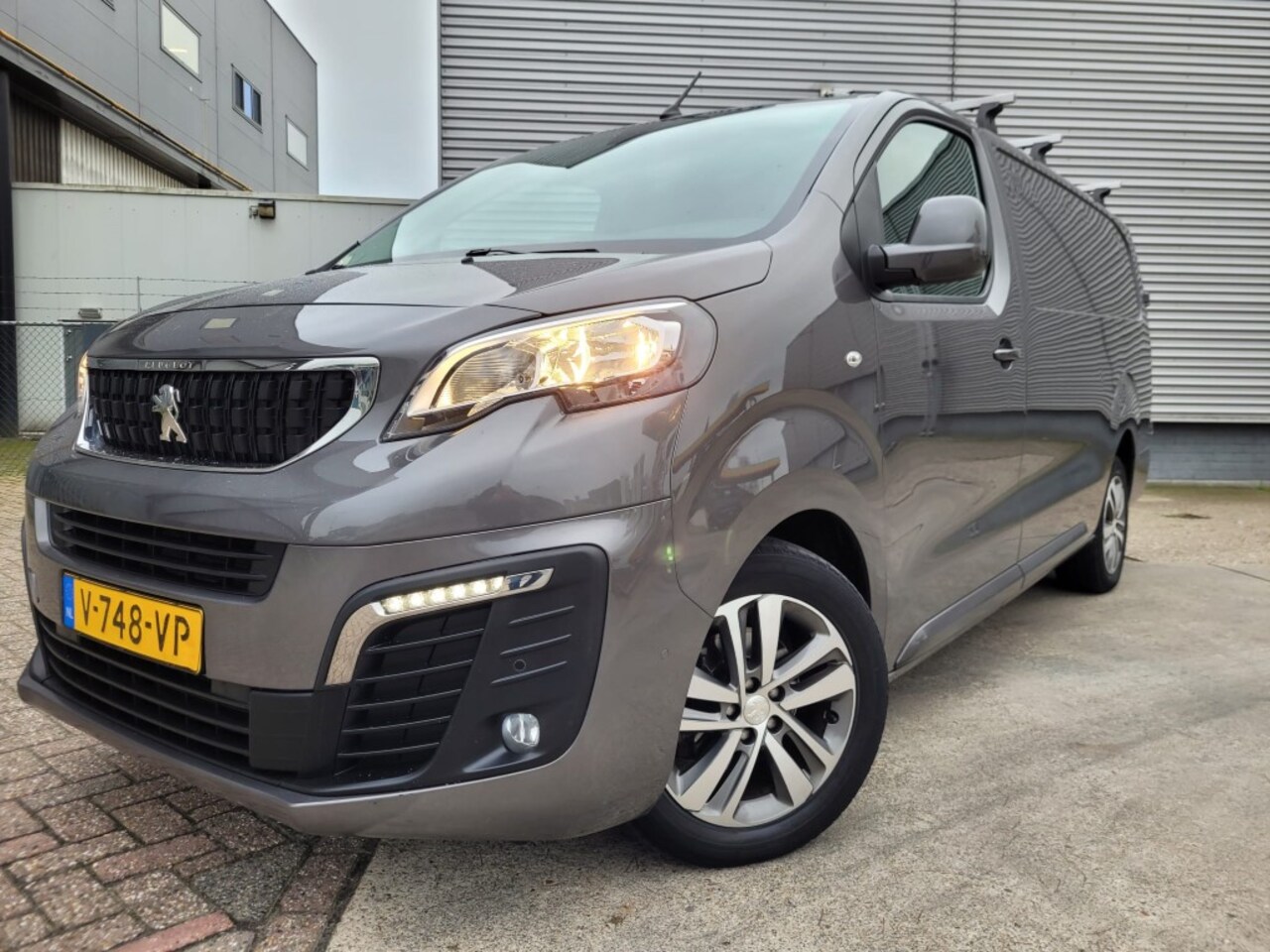 Peugeot Expert - 231L 2.0 BlueHDI 180 Premium Pack 231L 2.0 BlueHDI 180 Premium Pack Dakdragers, trekhaak, automaat - AutoWereld.nl