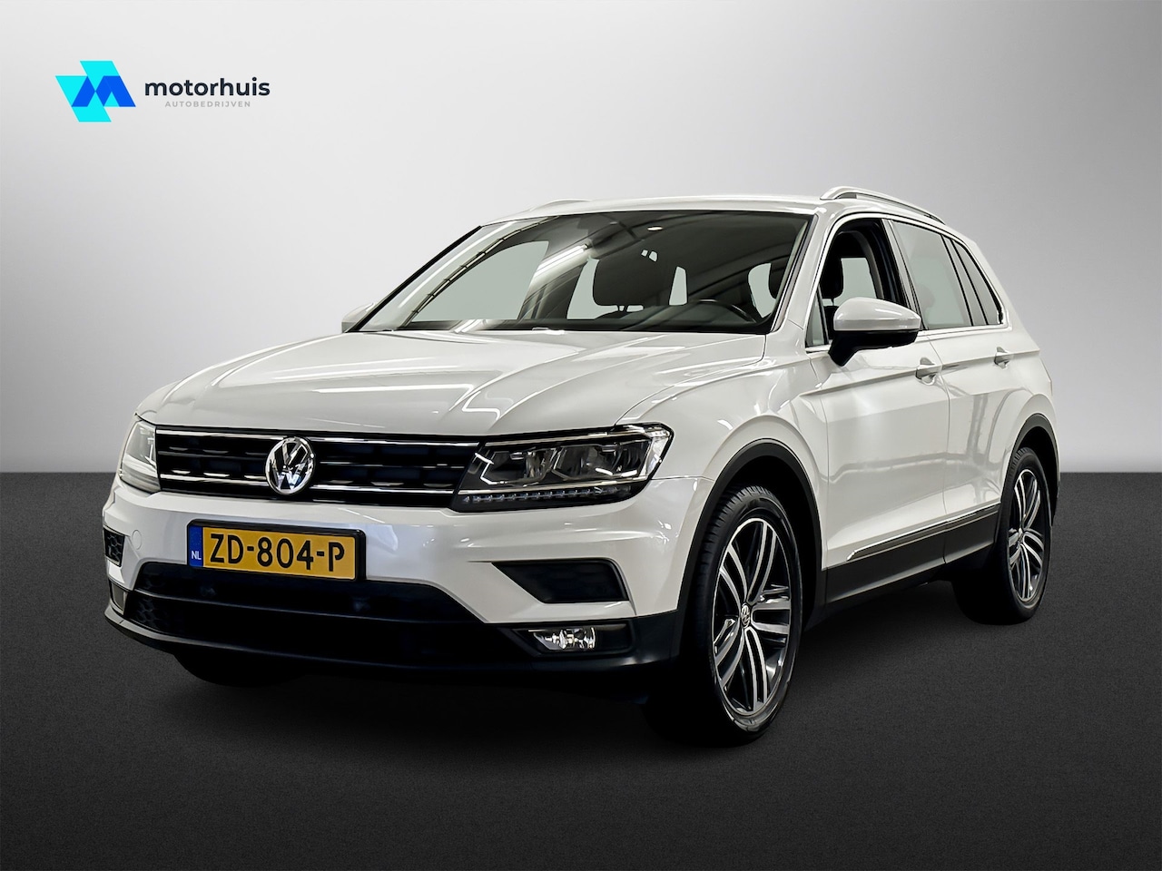 Volkswagen Tiguan - 1.5 TSI 130PK COMFORTLINE BUSINESS NAVI PDC LED TEL 19INCH TREKHAAK NAP - AutoWereld.nl