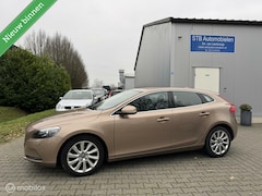 Volvo V40 - 1.6 D2 Summum, Leder, Xenon