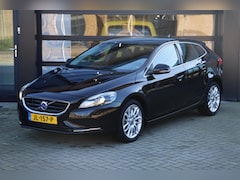 Volvo V40 - 1.5 T2 Nordic+ | NAP | Airco | Cruise | Stoel Verwarming | Camera | Pano | Memory | Navi