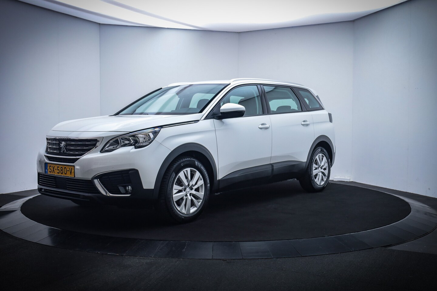 Peugeot 5008 - 1.2T 7Pers EXECUTIVE DIGIDASH/CARPLAY/TREKHAAK/NAVI/CLIMA/CRUISE/PDC/LMV - AutoWereld.nl