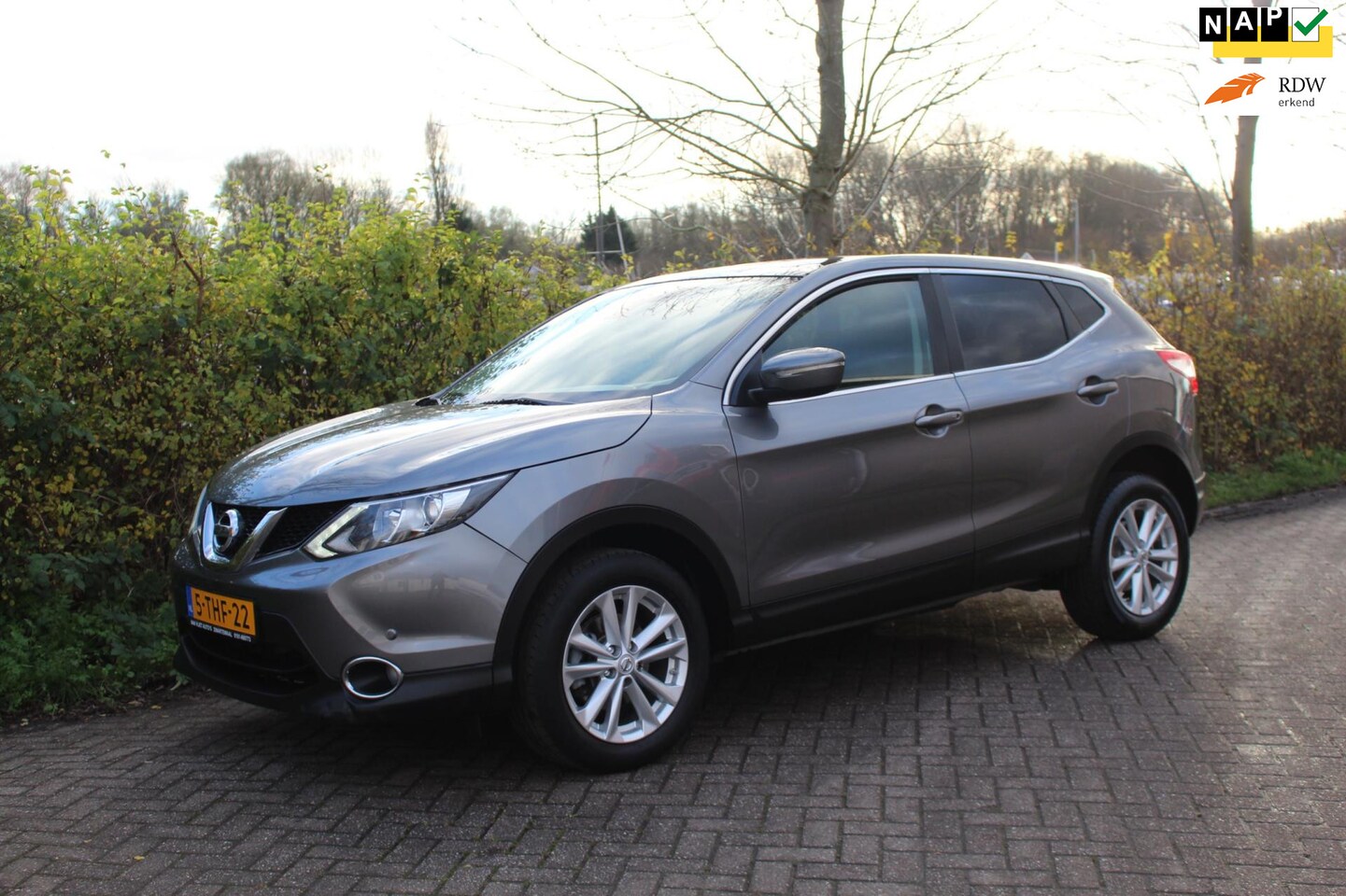 Nissan Qashqai - 1.2 Connect Edition *NIEUWE KETTING *NAVI *CAMERA *KEYLESS - AutoWereld.nl