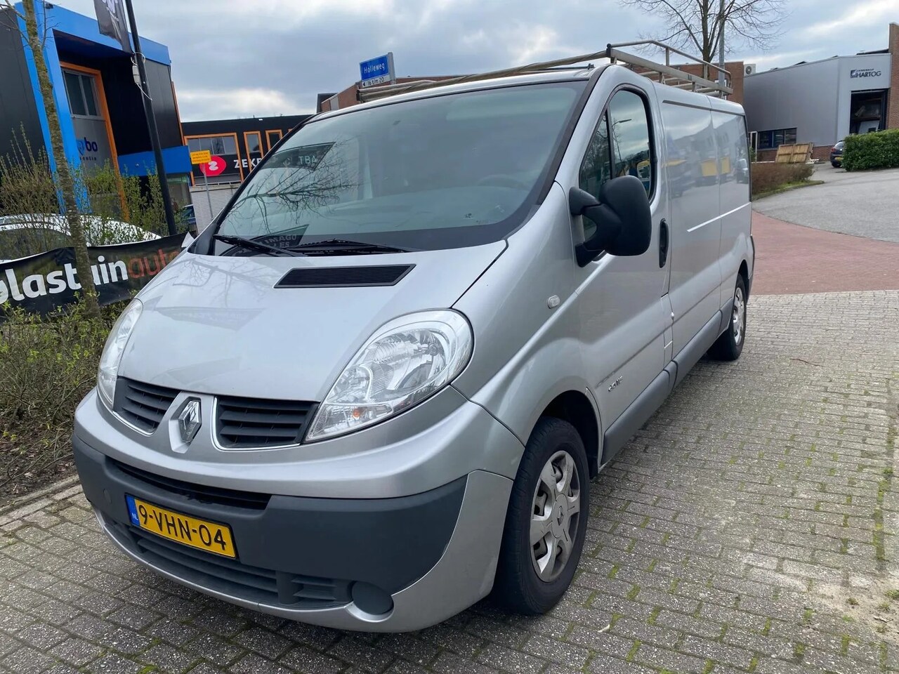 Renault Trafic - 2.0 dCi T29 L2H1 ENKELE CABINE ZILVER AIRCO - AutoWereld.nl