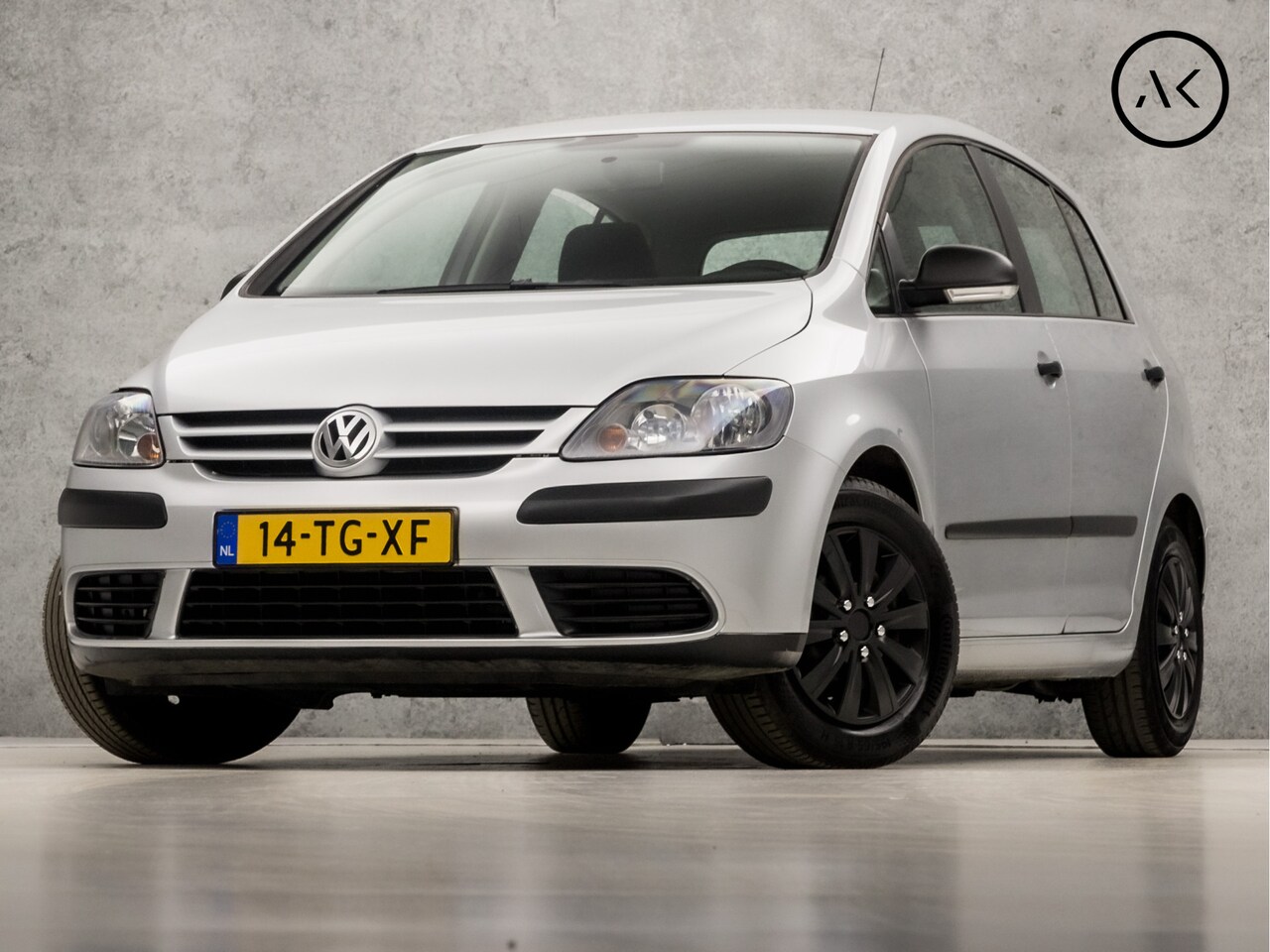 Volkswagen Golf Plus - 1.6 FSI Sportline (YOUNGTIMER, SCHERM, AIRCO, ELEK PAKKET, COMFORTSTOELEN, LOGISCH NAP, NI - AutoWereld.nl