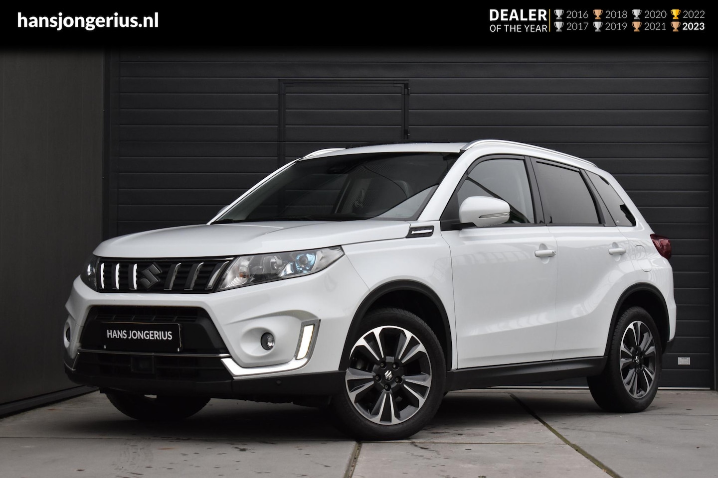 Suzuki Vitara - 1.4 Boosterjet Stijl | AUTOMAAT | TREKHAAK | CAMERA | SCHUIF/KANTELDAK | NAVI | ADAPT. CRU - AutoWereld.nl