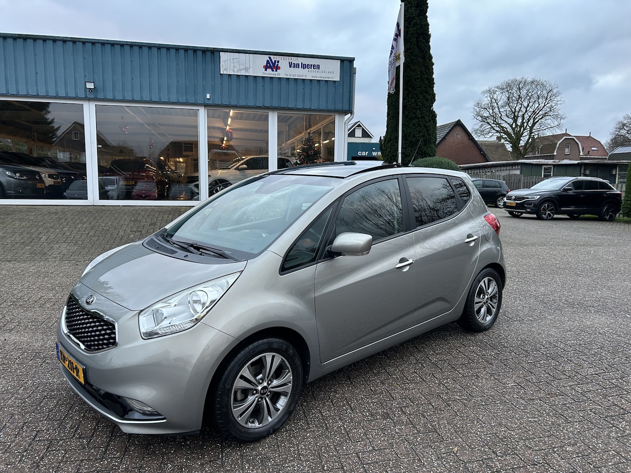 Kia Venga - 1.4 CVVT ExecutiveLine Ned. auto - AutoWereld.nl