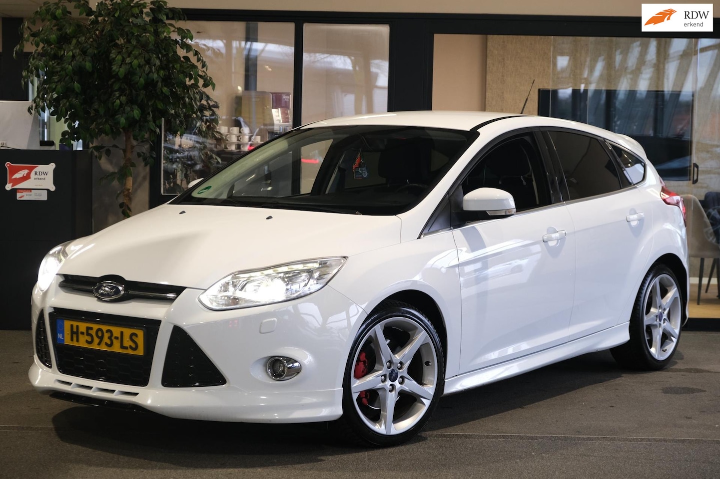 Ford Focus - 1.6 EcoBoost ST-Line Navi Led Cam Pdc Cruise Climate - AutoWereld.nl