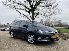 Toyota Auris Touring Sports - 1.8 Hybrid Executive | Cruise + Clima + Navi nu € 11.975,