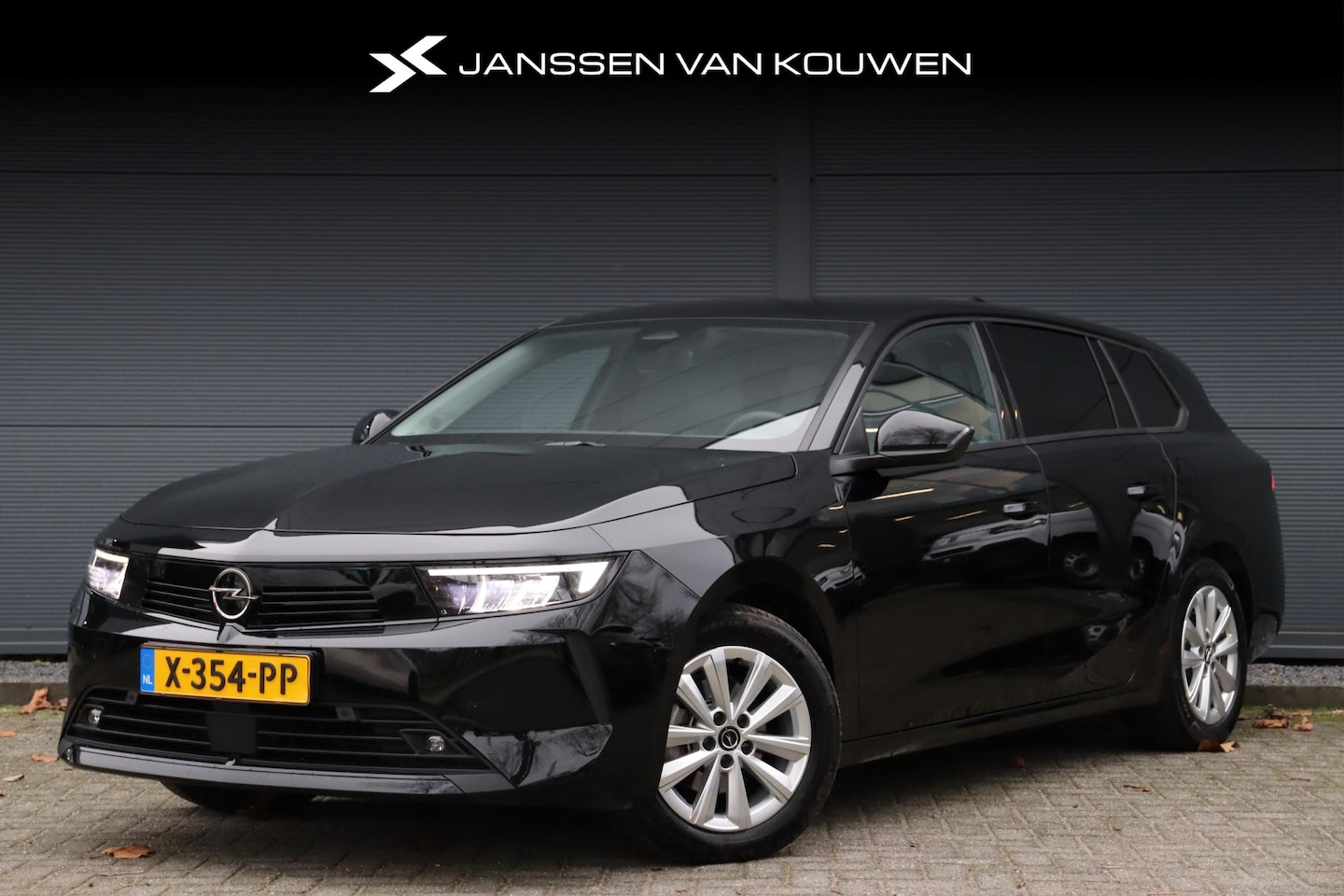 Opel Astra Sports Tourer - 1.2 Business Edition Trekhaak Navigatie Apple CarPlay - AutoWereld.nl