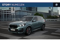 BMW X1 - sDrive20i M Sport Automaat / Panoramadak / Trekhaak / Sportstoelen / Adaptieve LED / M Ada