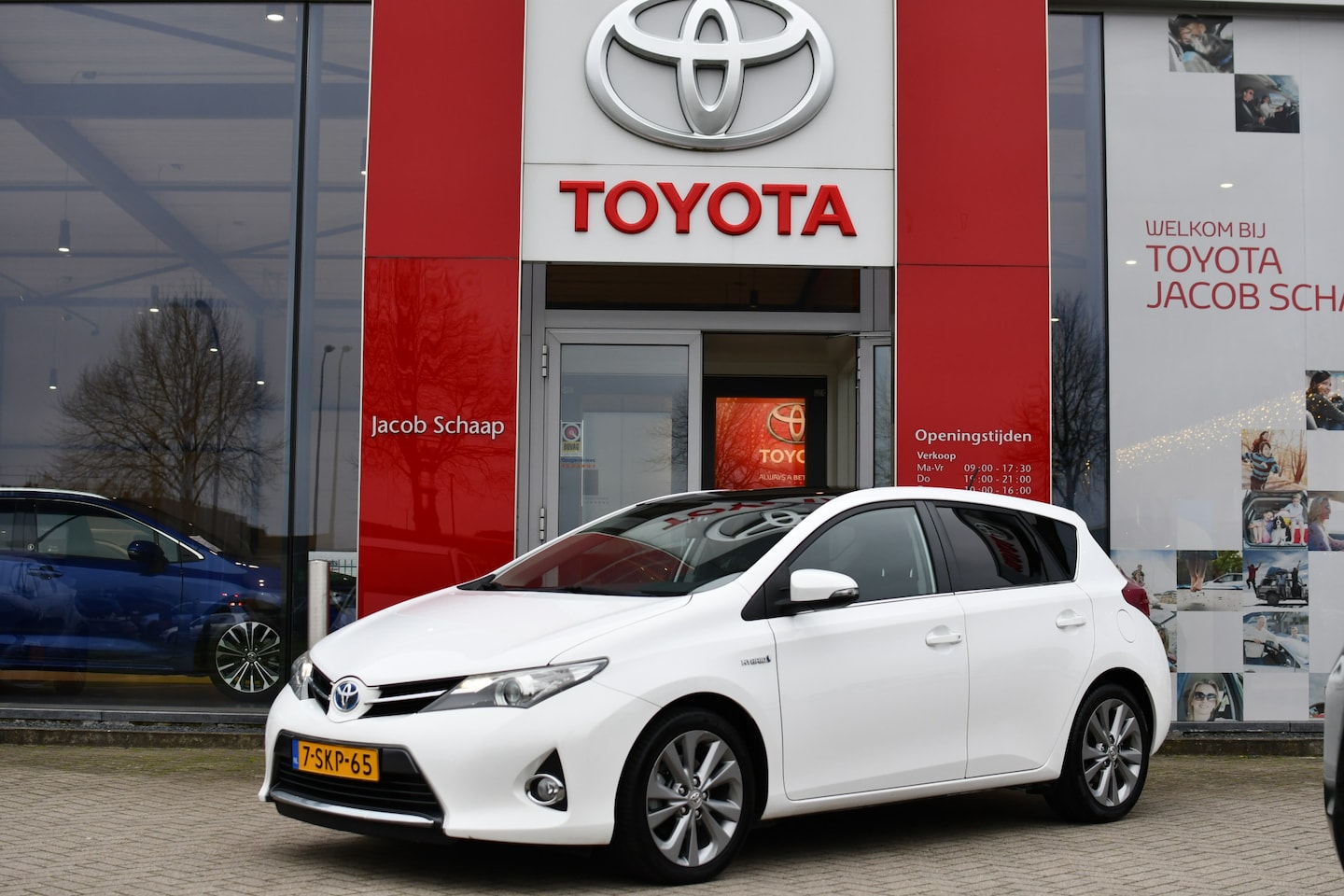 Toyota Auris - 1.8 Hybrid Lease Automaat 136pk | Navigatie | Cruise- & Climate control | NL Auto | - AutoWereld.nl