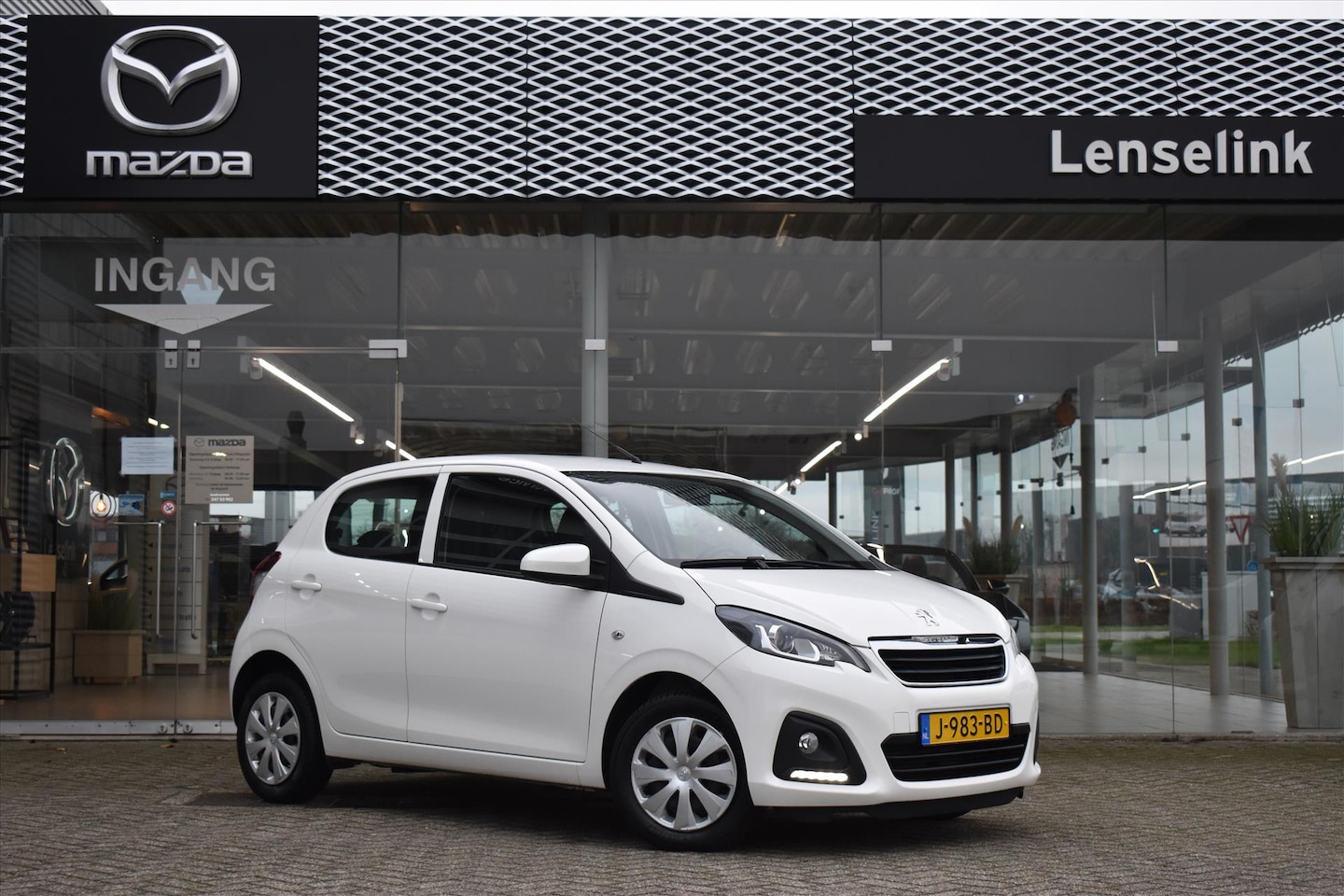 Peugeot 108 - 1.0 e-VTi 72pk Active | CARPLAY | Incl. 1 jaar garantie | Camera | Airco | All season band - AutoWereld.nl