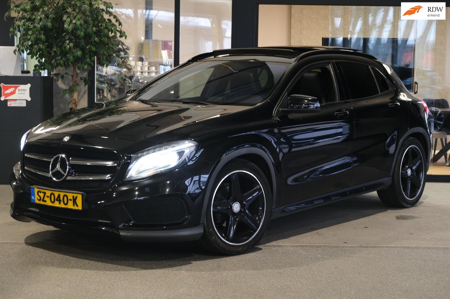 Mercedes-Benz GLA-Klasse - 200 AMG DCT Pano Navi Led Leder Night Cruise Xenon - AutoWereld.nl