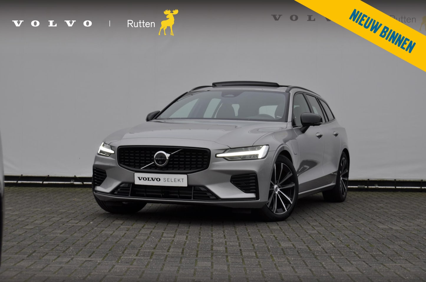 Volvo V60 - T6 350PK Automaat Recharge AWD Plus Dark / Adaptieve cruise control / BLIS / Panoramadak / - AutoWereld.nl