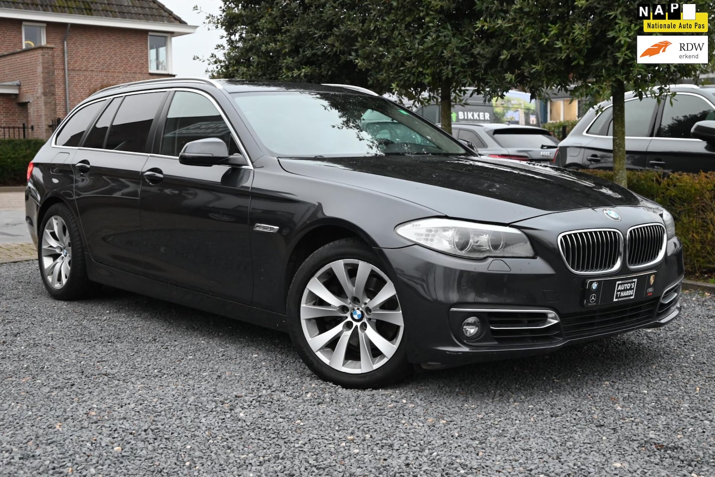 BMW 5-serie Touring - 523i High Executive Trekhaak Pano Cruise Parkeersensoren - AutoWereld.nl