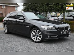 BMW 5-serie Touring - 523i High Executive Trekhaak Pano Cruise Parkeersensoren