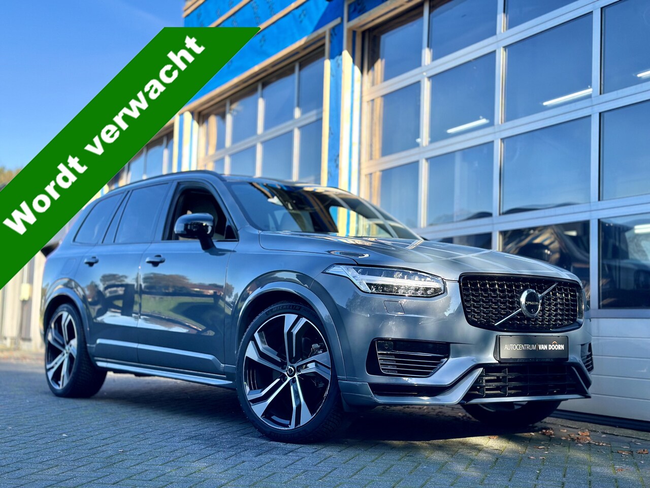 Volvo XC90 - 2.0 T8 Recharge AWD | R-Design | Luchtvering | Panodak | 22" | Trekhaak | Beige leer | Aut - AutoWereld.nl