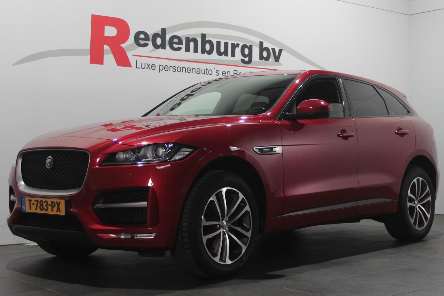 Jaguar F-Pace - 2.0 Portfolio AWD 25t - Pano / Navi / Camera / Leder - AutoWereld.nl