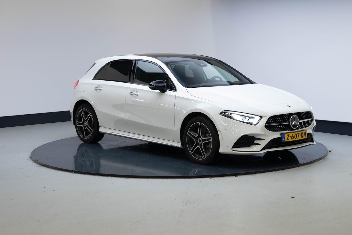 Mercedes-Benz A-klasse - 250 e AMG Line | Night Pakket | Panoramadak | Sfeer | - AutoWereld.nl