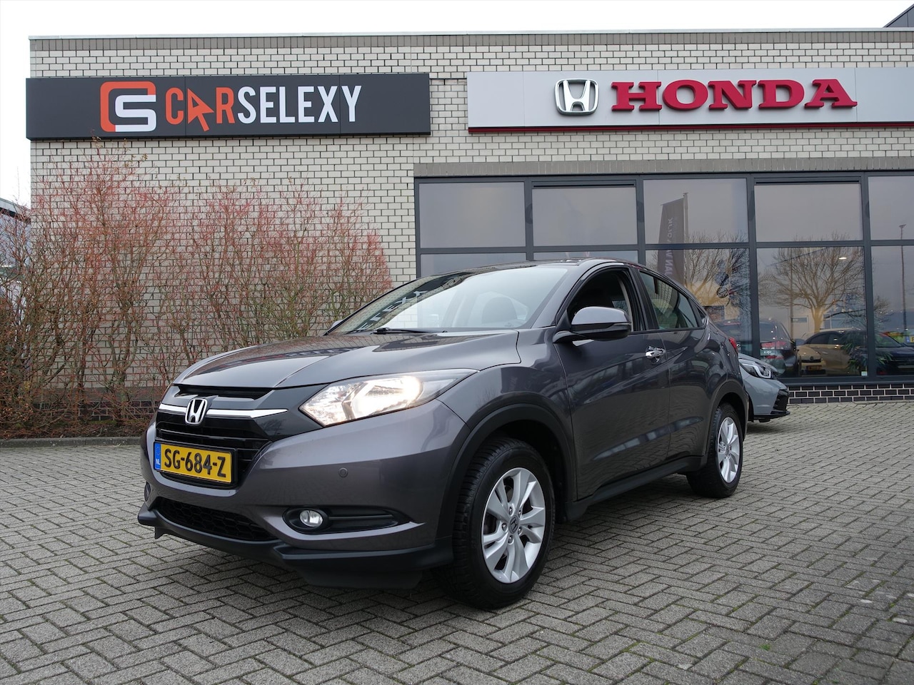 Honda HR-V - 1.5 i-VTEC 130pk CVT Elegance Navigatiesysteem 44644 km Trekhaak - AutoWereld.nl